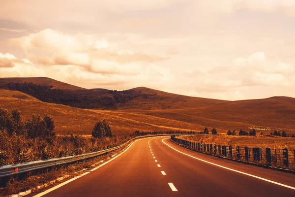 Conducción Coches Carretera Asfalto Otoño — Foto de Stock