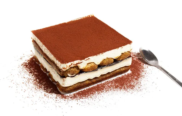 Bolo Tiramisu Fresco Fundo Branco — Fotografia de Stock