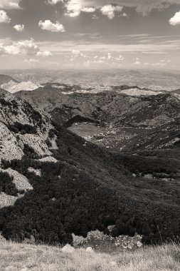alçak Dağları tek renkli tonlu görüntü
