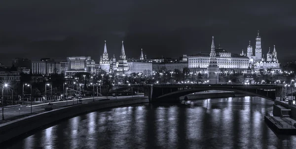 Вид на Московский Кремль с Крымского моста Стоковая Картинка