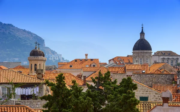 Červené střechy starého města — Stock fotografie