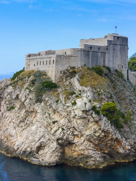 Древняя крепость, расположенная на скале над морем Лицензионные Стоковые Изображения