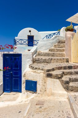 santorini, Yunanistan, geleneksel mavi ve beyaz binalar
