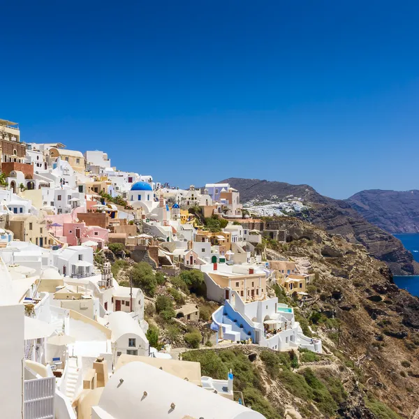 Traditionella blå och vita byggnader av santorini, Grekland — Stockfoto