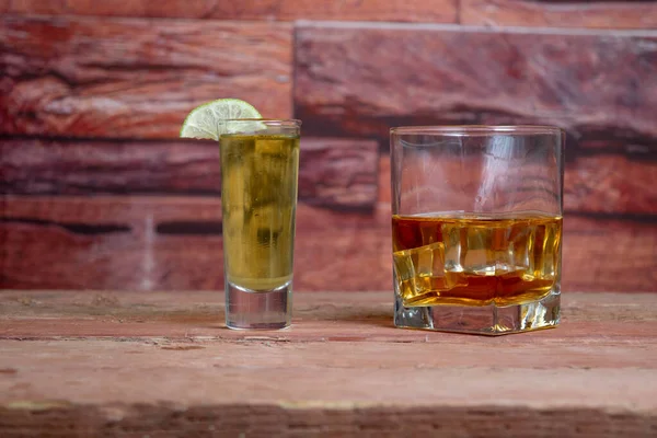 Tequila Dorée Whisky Brandy Cognac Dans Des Verres Élégants Avec — Photo
