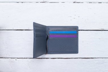 Kredi kartlı minimalist açık cüzdan