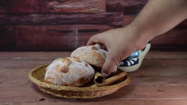 Δάγκωμα Παραδοσιακό Ψωμί Της Ημέρας Των Νεκρών Στο Μεξικό — Αρχείο Βίντεο