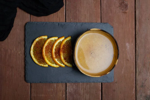 Ovanifrån Gourd Med Mezcal Och Apelsinskivor — Stockfoto