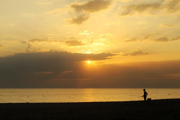 gün batımında balıkçı