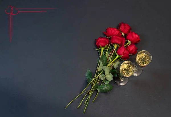 Conceito Dia Dos Namorados Copos Champanhe Rosas Vermelhas Sobre Fundo — Fotografia de Stock