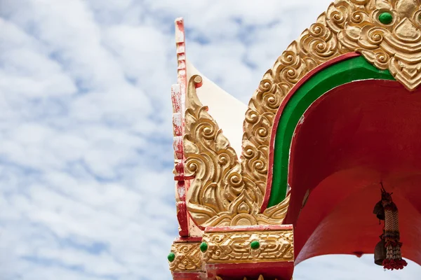 The sculpture on temple wall in Thailand which open for public — Stock Photo, Image