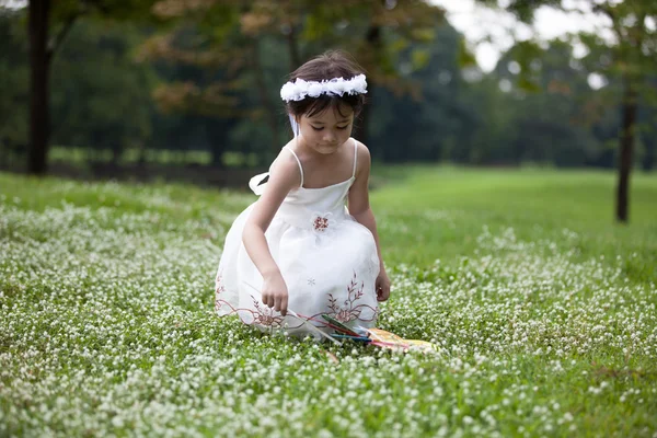 Little cute girl in garden — Stock Photo, Image