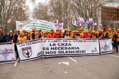 Madrid İspanya; 20 Mart 2022: Madrid kırsal dünyasının tanıtımı. Yüz binlerce protestocu 