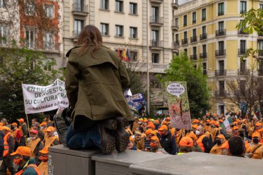 Madrid İspanya; 20 Mart 2022: Madrid kırsal dünyasının tanıtımı. Yüz binlerce protestocu 
