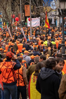 Madrid İspanya; 20 Mart 2022: Madrid kırsal dünyasının tanıtımı. Yüz binlerce protestocu 