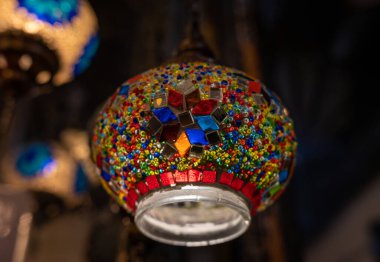 Yüzlerce renkli kristalli Arapça kristal lamba