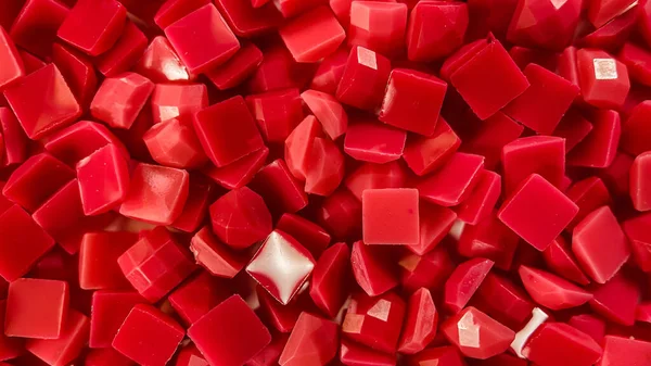 Close-up, diamantes quadrados vermelhos para bordados de diamante. Hobbies e DIY, materiais para a criação de bordados de diamante — Fotografia de Stock