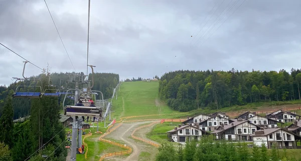 Lift in the off-season at a ski resort. Active recreation and sports concept — Stock Photo, Image