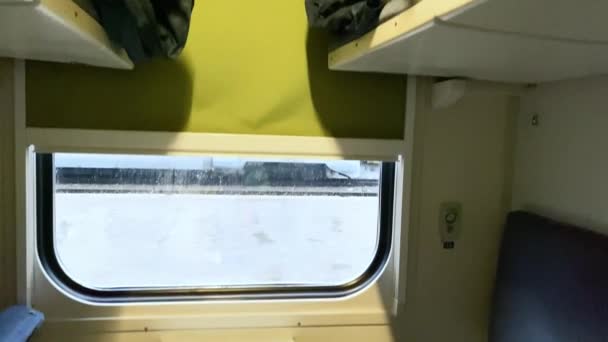 Interior dentro del compartimiento del tren. Concepto de transporte y viajes — Vídeos de Stock