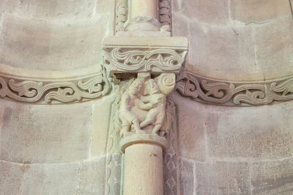 Kościół San Juan Amandi Villaviciosa Asturias Stolica Piaskowca Przedstawia Dwóch — Zdjęcie stockowe