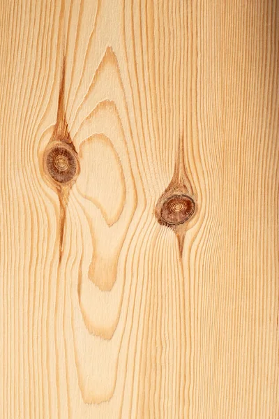 木の板の上に怪物のパレドリア 木目や結び目の形は奇妙な顔をしています — ストック写真