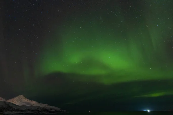 Cahaya Utara Norwegia Aurora Borealis Atas Fjord — Stok Foto