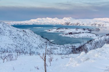 Nordland, Norveç 'teki Kvaloya adasında kutup kışı manzaraları