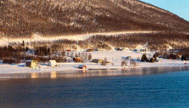 Nordland, Norveç 'teki Kvaloya adasında kutup kışı manzaraları