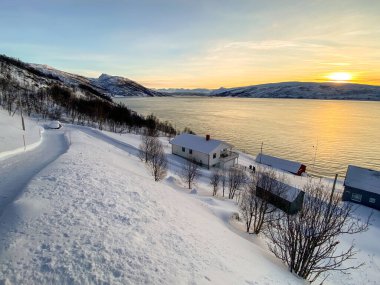 Nordland, Norveç 'teki Kvaloya adasında kutup kışı manzaraları