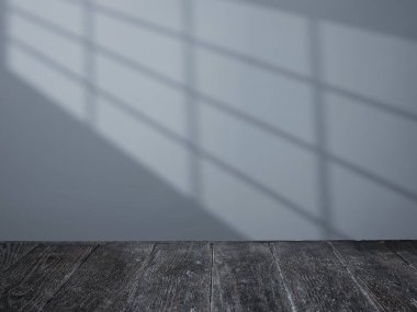 Siyah masa ve duvardaki pencereden gelen ışık.