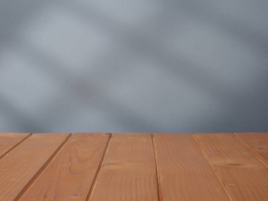Ürün sunumu için boş tahta masa üstü