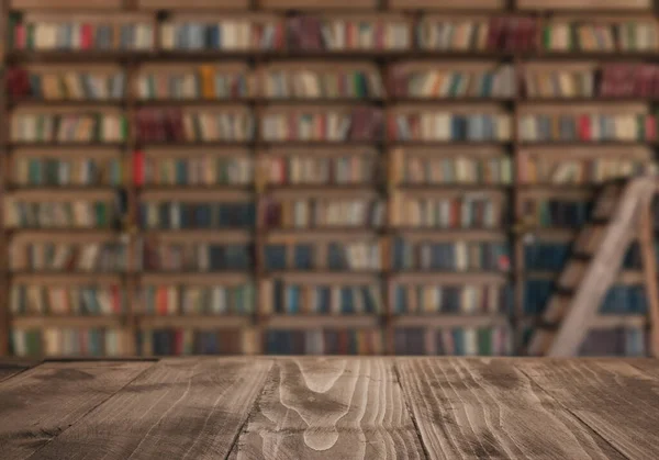 Mesa Vacía Con Biblioteca Sobre Fondo —  Fotos de Stock