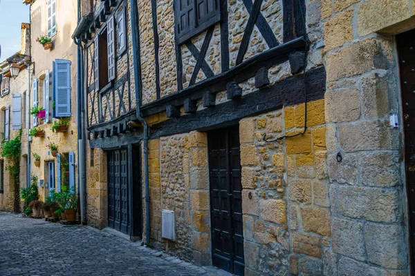 Montignacの美しい通りの詳細 フランス2021年10月 — ストック写真