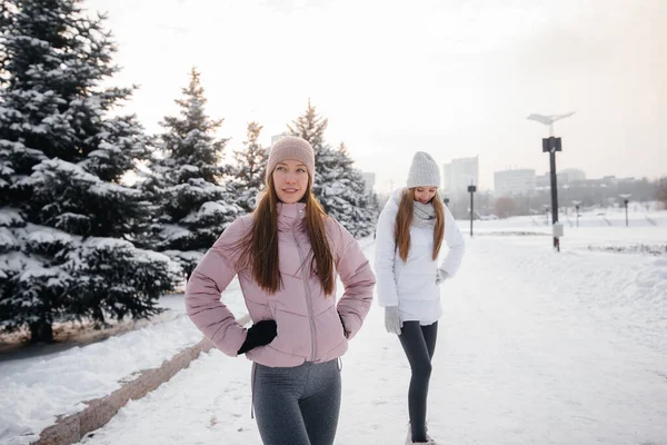 Two Young Athletic Girls Walking Playing Sports Sunny Winter Day — Stock Photo, Image