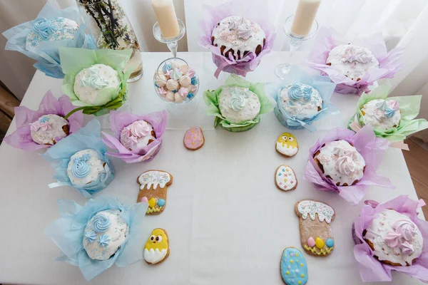 Beautiful Easter Cakes Decorated Light Table Light Holiday Easter — Stock Photo, Image