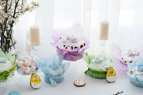 Beautiful Easter Cakes Decorated Light Table Light Holiday Easter — Stock Photo, Image