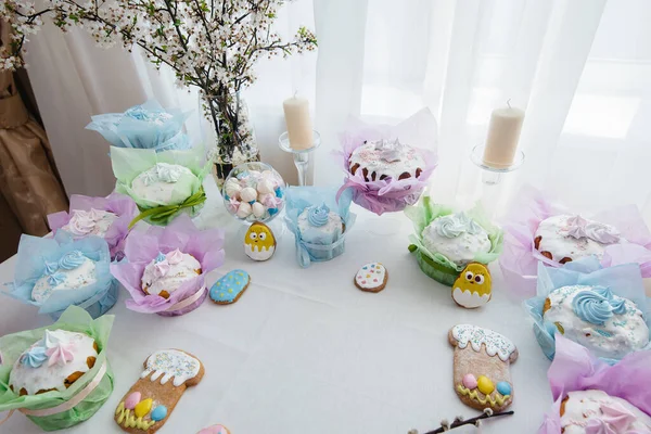 Beautiful Easter Cakes Decorated Light Table Light Holiday Easter — Stock Photo, Image