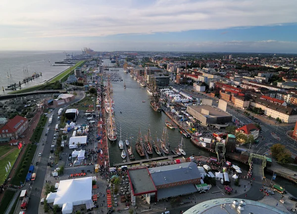 Utsikt Från Taket Klimathuset Till Festligt Inredda Fartyg Hamnen Bremerhaven — Stockfoto