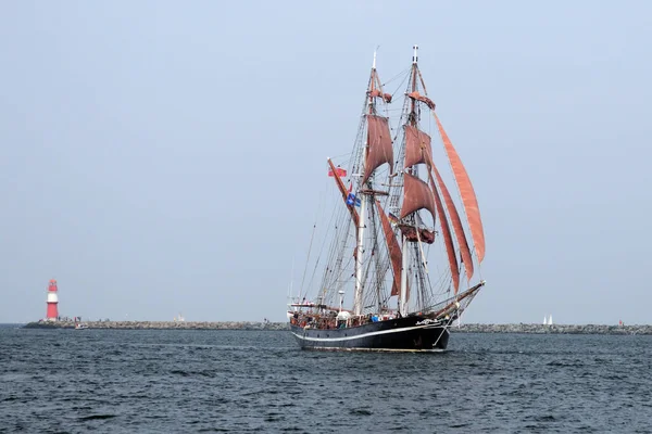 Warnemuende Almanya Bir Yelkenli Gezisi Sırasında Güneşli Güzel Bir Yaz — Stok fotoğraf