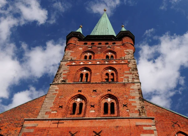 Botten Upp Utsikt Över Den Främre Fasaden Petri Cathedral Luebeck — Stockfoto