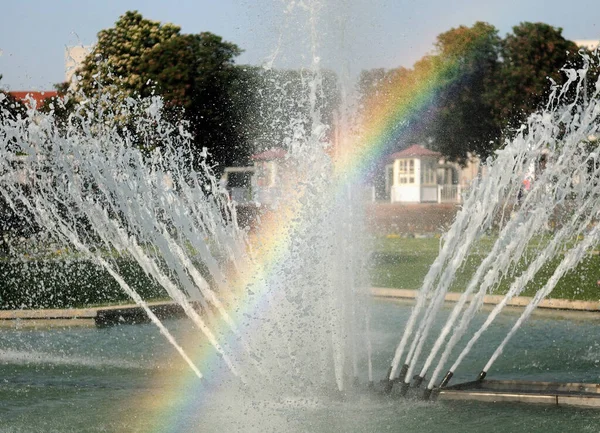 Breve Toma Exposición Una Fuente Con Arco Iris Parque Bad — Foto de Stock