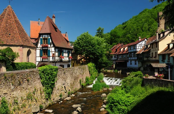 아름다운 Weissbach Creek Kaysersberg Alsace France Beautiful Sunny Spring Day — 스톡 사진