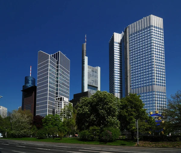 View Gallusanlage Park Skyscraper Financial District Frankfurt Hesse Germany Beautiful — ストック写真