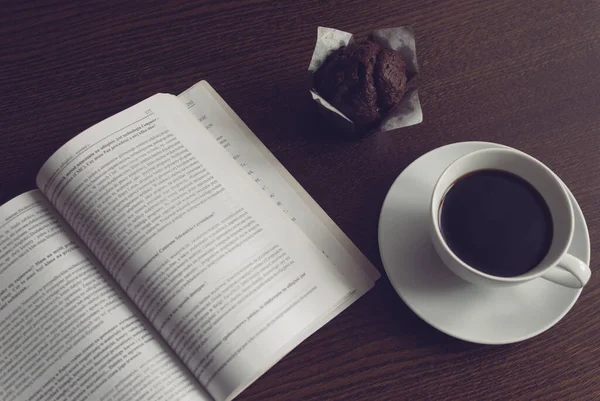 Book Coffee Muffin — Stock Photo, Image