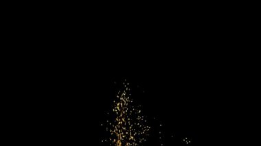 Gece gökyüzündeki büyük ateşten yanan kırmızı kıvılcımlar yükseliyor. Ateş, ışık ve yaşam temasının güzel soyut arkaplanı.