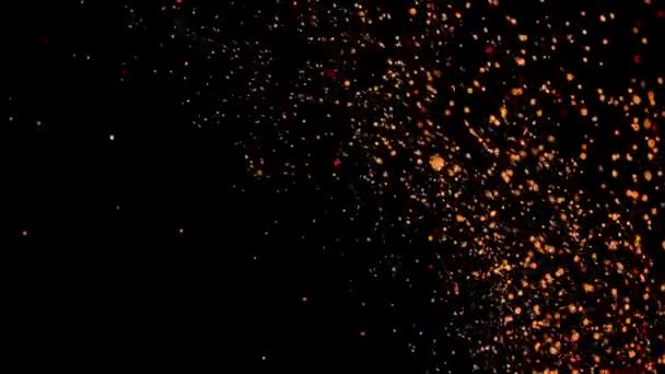 夜空の大きな火から赤い熱い火花が上がる 火と光と命をテーマにした美しい抽象的背景 — ストック動画