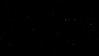 Havada yüzen gerçek toz parçacıkları. Toz Parçacıkları Arkaplanı. Makro yavaş çekim, karıştırma kipi kullan (ekran)