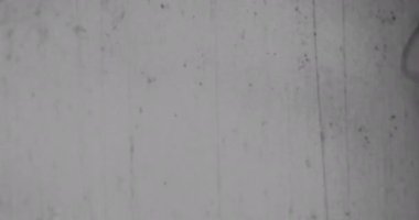 Siyah ve Beyaz, Tek Krom Evrensel Geri sayım Film Lideri. 10 'dan 0' a geri sayım saati. Detaylar, çizikler, işaretler ve tahıllarla dolu eski bir filmin etkisi. Olumsuz makara. Film Yanığı 4K FX Efekti