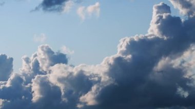 4K Zaman atlaması Majestic gün batımı ya da gün doğumu manzarası Doğanın inanılmaz ışığı gökyüzü bulutları