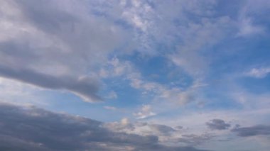 4K Zaman atlaması Majestic gün batımı ya da gün doğumu manzarası Doğanın inanılmaz ışığı gökyüzü bulutları